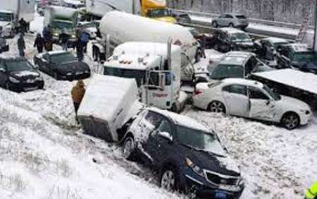 تصادف زتجیره ای 40 خودرو در اصفهان بعلت بارش برف