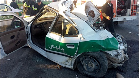 حادثه سقوط سنگ برروی خودرو نیرو انتظامی در نجف آباد اصفهان
